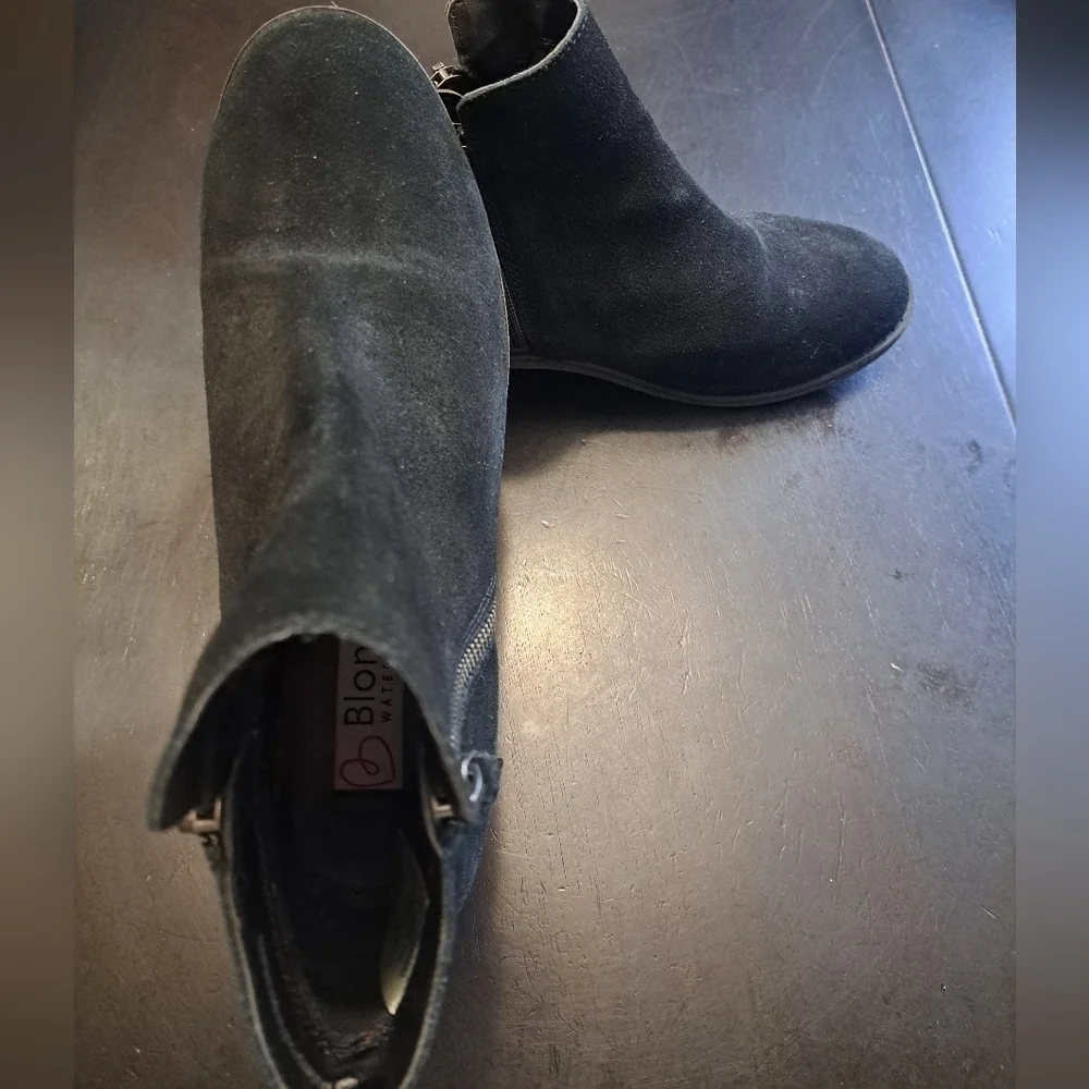 Blondo Linda Black Suede Ankle Boot   Size 7.5